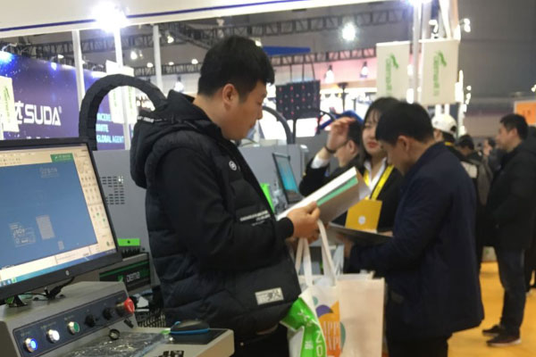 仔細(xì)閱讀得馬產(chǎn)品 仔細(xì)閱讀得馬產(chǎn)品