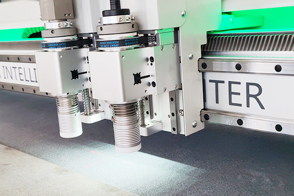 得馬F11高速裁切機