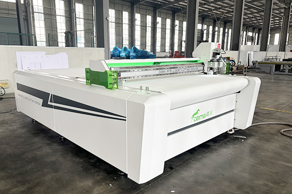 得馬高速裁切機(jī)F11